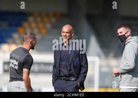 WAALWIJK, NIEDERLANDE - 13. SEPTEMBER: Maximilian Wittek von Vitesse, Trainer Thomas Letsch von Vitesse, Jacob Rasmussen von Vitesse während des eredivisie-Spiels zwischen RKC Waalwijk und Vitesse Arnhem am 13. September 2020 in Waalwijk, Niederlande. *** Ortsüberschrift *** Maximilian Wittek, Thomas Letsch, Jacob Rasmussen Stockfoto