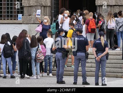 Bergamo, Italien. September 2020. Nach mehr als sechs Monaten öffnen sich die Schulen in Italien wieder, der erste Schultag in Bergamo. (Foto: Luca Ponti/Pacific Press) Quelle: Pacific Press Media Production Corp./Alamy Live News Stockfoto