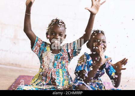 African zwei beste Freunde bei Party Lachen und genießen Stockfoto