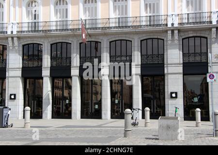 Apple Store Puerta del Sol Madrid Spanien in einem Gebäude, das früher das Hotel Paris Madrid Spain Summer war Stockfoto