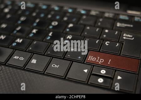 Hilfekonzept. Hilfetaste in eine Computertastatur integriert Stockfoto