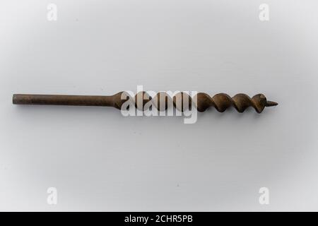 Vintage Bohrer isoliert auf weißem Hintergrund Stockfoto