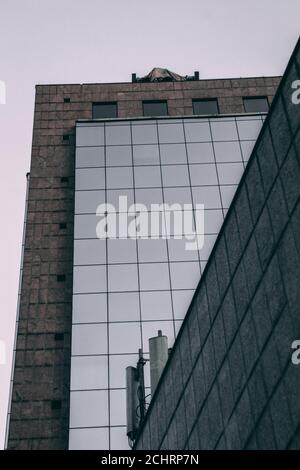 Vertikale Low-Angle-Aufnahme eines Gebäudes Stockfoto