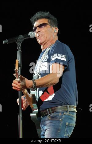 Verona, Italien. September 2020. Edoardo Bennato durante Festival della Bellezza, Concerto cantante italiano in Verona, Italia, 12 settembre 2020 Credit: Independent Photo Agency/Alamy Live News Stockfoto