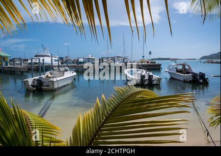 Strände und türkisfarbenes Wasser in Philipsburg, der Hauptstadt der niederländischen Hälfte der Insel St. Martin Stockfoto