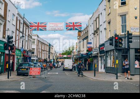 Leerer Portobello Road Market in London Stockfoto