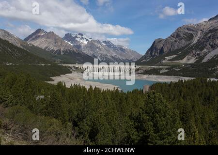 Valdidentro, Italien - 31. Mai 2020: Blick auf den cancano-Stausee Stockfoto