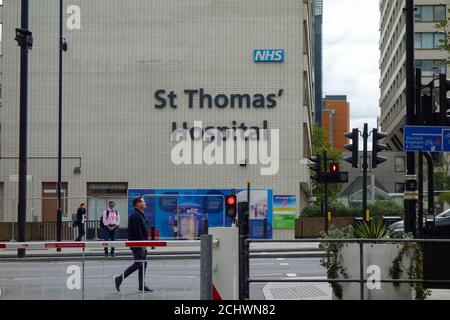 St. Thomas' Hospital, London, wo der britische Premierminister auf der Intensivstation blieb, um gegen Coronavirus COVID-19 behandelt zu werden, London, England. Stockfoto