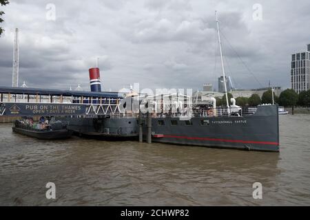 Paddle Steamer Tattershall Castle, jetzt ein Restaurant Pub, 'Pub on the Thames' an der Themse, London, England. Stockfoto