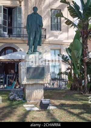 SITGES, SPANIEN-18. JULI 2020: Denkmal für den Künstler Santiago Rusinol Stockfoto