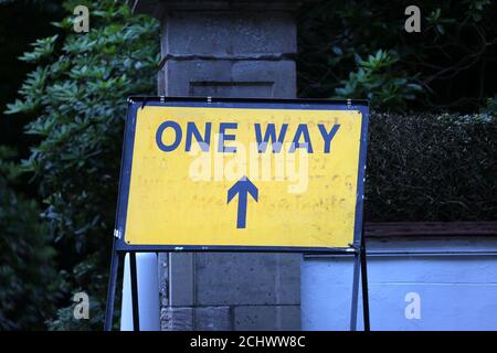 Ayr, Ayrshire, Scotland, UK 05 Sept 2015, Straßenschilder mit Richtungszeichen, Straßensperrungen vor der Scottish Airshow Stockfoto