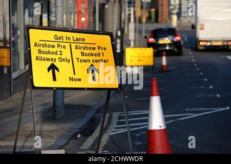 Ayr, Ayrshire, Scotland, UK 05 Sept 2015, Straßenschilder mit Richtungszeichen, Straßensperrungen vor der Scottish Airshow Stockfoto