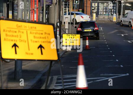 Ayr, Ayrshire, Scotland, UK 05 Sept 2015, Straßenschilder mit Richtungszeichen, Straßensperrungen vor der Scottish Airshow Stockfoto