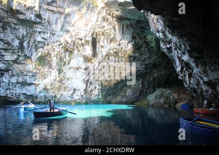 Der See und die Höhle Melissani unter der Mittagssonne in Kefalonia Insel Griechenland Stockfoto