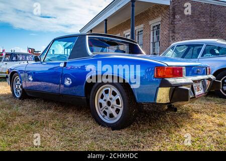 Fernandina Beach, FL / USA - 22. September 2018: 1974 Porsche 914 bei einer Auto-Show in Fort Clinch in Fernandina Beach, Florida bei Jacksonville. Stockfoto