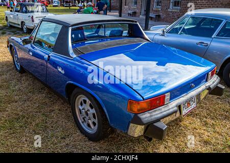 Fernandina Beach, FL / USA - 22. September 2018: 1974 Porsche 914 bei einer Auto-Show in Fort Clinch in Fernandina Beach, Florida bei Jacksonville. Stockfoto