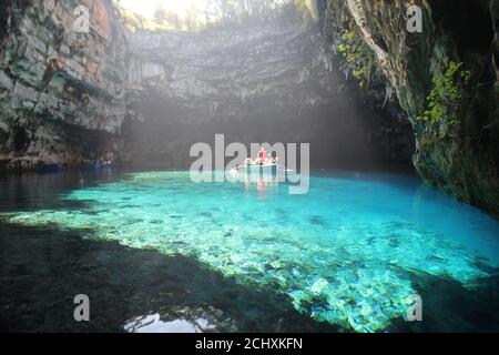 Der See und die Höhle Melissani unter der Mittagssonne in Kefalonia Insel Griechenland Stockfoto