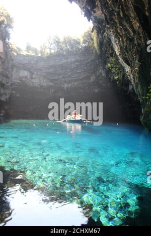 Der See und die Höhle Melissani unter der Mittagssonne in Kefalonia Insel Griechenland Stockfoto