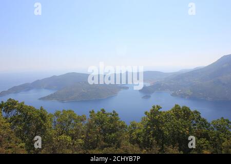 Panoramablick auf Vathi Stadt in Ithaki (Ithaka) Insel in Ionisches Meer Griechenland Stockfoto