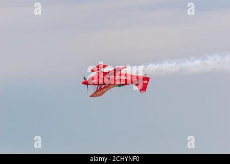 Oracle Bi-Plane Performance bei der Wings Over Houston Air Show Stockfoto