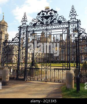 Im frühen 18. Jahrhundert schmiedeeiserne Tore im Burghley House von Jean Tijou Stockfoto