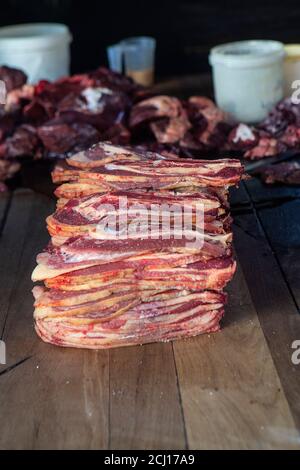 Shisanyama (traditionelles südafrikanisches Township Barbecue) Fleisch Stockfoto