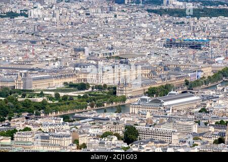Luftaufnahme von Paris einschließlich des Louvre, des George Pompidou Museums und des Musée d'Orsay Stockfoto