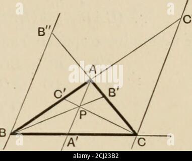 . Die Prinzipien der projektiven Geometrie auf die gerade Linie und konisch. Auf s. Das korrelative Theorem, das durch ähnliche Methoden nachgewiesen werden kann, ist wie folgt. Wenn fünf paiis von Vertices von zwei Quadrilateralen mit einem Givenpoint kollinear sind, dann sind auch das sechste Paar kollinear mit diesem Punkt. Projektive Formen Anharmonic 21 daraus folgt, dass, wenn zwei Quadrangles ABCD und ABCD so sind, dass fünf der Seiten einer parallel zu den fünf entsprechenden Seiten der anderen sind, dann sind auch die sechsten Seitenpaare parallel. Die Achse der Perspektive ist die Linie atunendlich. C) Cevas Theor Stockfoto