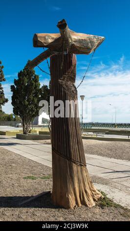 Kunstwerke in der Innenstadt von Puerto Madryn, geschnitzten Baum, Puerto Madryn, Chubut, Argentinien, Südamerika Stockfoto