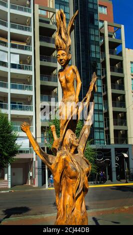 Kunstwerke in der Innenstadt von Puerto Madryn, geschnitzten Baum, Puerto Madryn, Chubut, Argentinien, Südamerika Stockfoto