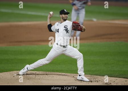 Chicago, Usa. September 2020. Chicago White Sox Startpitcher Dylan Cease (84) liefert gegen die Minnesota Twins im ersten Inning bei Guaranteed Rate Feld am Montag, 14. September 2020 in Chicago. Foto von Kamil Krzaczynski/UPI Credit: UPI/Alamy Live News Stockfoto