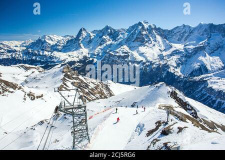 Skifahrer In Aktion Auf Schilthorn Skigebiet Stockfoto