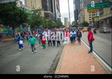 Sidikalistische Mitglieder der Recycling-Asoziationen von Bogota demonstrieren in Front des Gesundheitsministeriums für die Rechte an Haben Sie einen Job und Gesundheit ser Stockfoto