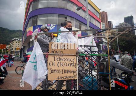 Sidikalistische Mitglieder der Recycling-Asoziationen von Bogota demonstrieren in Front des Gesundheitsministeriums für die Rechte an Haben Sie einen Job und Gesundheit ser Stockfoto