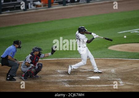 Chicago, Usa. September 2020. Chicago White Sox Shortstop Tim Anderson (7) Singles gegen die Minnesota Twins im zweiten Inning bei Guaranteed Rate Feld am Montag, 14. September 2020 in Chicago. Foto von Kamil Krzaczynski/UPI Credit: UPI/Alamy Live News Stockfoto