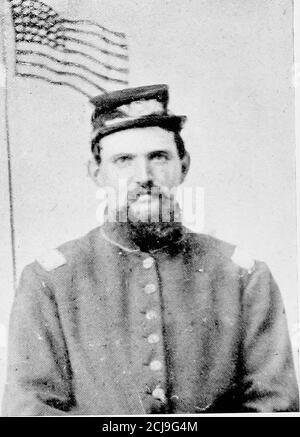 . Geschichte des Zwölften Regiments, Rhode Island Freiwillige, im Bürgerkrieg, 1862-1863 . ist so genannte Cider bei zehn Zentsa Glas. Und während er, der Besitzer, von der Vorderseite des Wagens ablieferte, hatten die ihm unbekannten Soldaten einen Barrelin im Heck angezapft und machten ein flottes Geschäft, das Kantinen füllte. Theowner entdeckte bald diese neue Methode der Versorgung der Armyof The Cumberland und laut remonstrated gegen diese Freilegung seiner Vermögenswerte, betonte seine Bemerkung durch eine Vigorousapplition seiner Pferdepeitsche, worauf sein Wagen war in Onceumed und seine Lebensmittel beschlagnahmt. Die Kenntnis der o Stockfoto