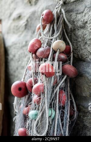 Fischernetz vor einem Restaurant auf der Isola dei Pescatori, Piemont, Italien Stockfoto