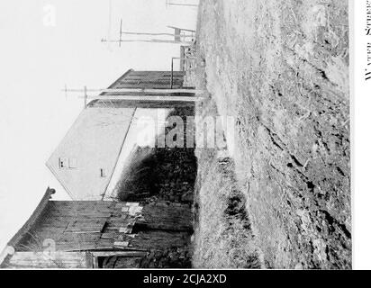 . Geschichte des Zwölften Regiments, Rhode Island Volunteers, im Bürgerkrieg, 1862-1863 . RHODE ISLAND VOLUNTEERS 37 die Steinmauer entlang der versunkenen Straße (eine wahre Festung an sich), unterstützt durch nachfolgende Verstärkungen, die dort Platz fanden und jMjsition, ermöglichte es ihnen, einen kontinuierlichen Flre auf die vorrückenden Säulen der Union Armee zu gießen, die zerstörerischste in der Geschichte. Etwa zwölf m. Sturgis erhielt den Befehl, GeneralCouch zu unterstützen, und begann dementsprechend, einen Teil seiner Teilung in Richtung der oberen Rückseite der Stadt und an die Front zu bewegen, wobei seine Truppen in einer Maßnahme unter Schutz gestellt wurden Stockfoto