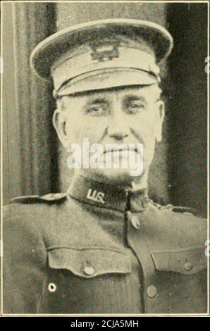 . Butler College im Weltkrieg, eine Aufzeichnung der Männer und ihre Leistungen zusammen mit einem kürzeren Rekord von denen, diente im Bürgerkrieg und im Krieg mit Spanien. WOOD UNGER Captain, 357th Infantry ADAM H. FLATTEIlCorporal, 155th Infantry. Stockfoto