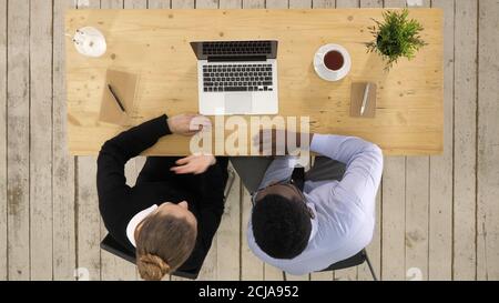 Business, Technologie und Bürokonzept - seriöse Geschäftsmann und Stockfoto