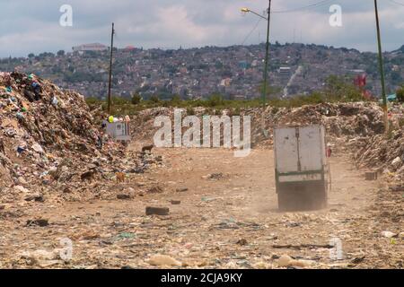 CDMX. Mexiko 10. September 2020. Eine riesige Mülldeponie. Ansammlung von Müll auf Deponien oder Deponien. Verschmutzungskonzept. Stockfoto