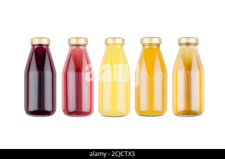 Sammlung von frischen verschiedenen Fruchtsäften - schlammig und transparent in Glasflaschen, isoliert, Mock up für Design, Werbung, Branding Produkt. Stockfoto