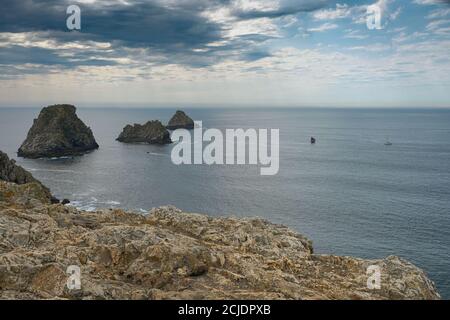 Am 07/08/2020,Camaret-sur-Mer, Finistère, Bretagne, Frankreich. Pointe de Pen-Hir auf der Halbinsel Crozon Stockfoto