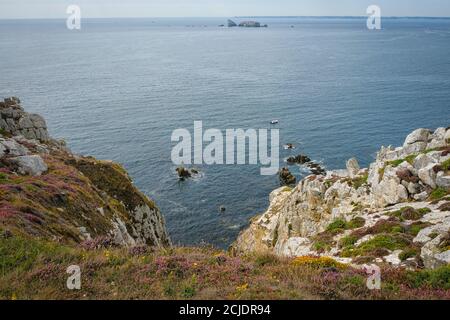 Am 07/08/2020,Camaret-sur-Mer, Finistère, Bretagne, Frankreich. Pointe de Pen-Hir auf der Halbinsel Crozon Stockfoto