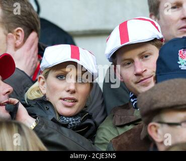 Zara Phillips und Prince Harry England gegen Frankreich, Six Nations Rugby Union Match, Twickenham, London, 26 Feb 2011 BILDCREDIT : © MARK PAIN / ALAMY Stockfoto