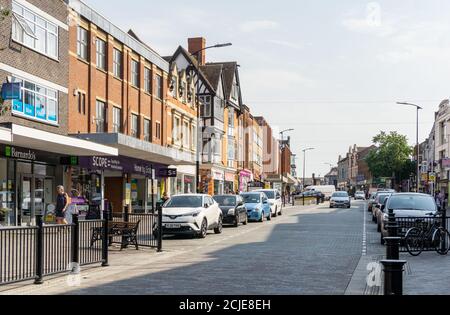 Abington Street, Northampton, Großbritannien; Einzelhändler im Haupteinkaufsviertel der Stadt. Stockfoto