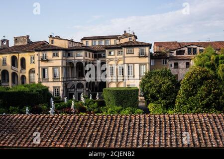 Lucca, Italien - 9. Juli 2017: Blick auf Schloss und Garten Pfanner an einem Sommertag Stockfoto