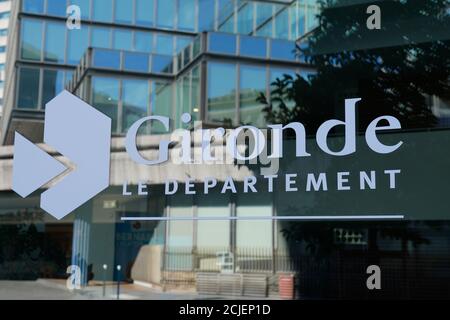 Bordeaux , Aquitaine / Frankreich - 09 01 2020 : Gironde Department Text und Zeichen Logo der französischen Embleme der Abteilung auf Fenster Büro Stockfoto