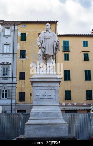 Lucca, Italien - 9. Juli 2017: Giuseppe Garibaldi Statue auf der Piazza del Giglio in der Altstadt von Lucca Stockfoto