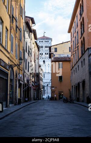 Lucca, Italien - 9. Juli 2017: Blick auf die Altstadt von Lucca Stockfoto